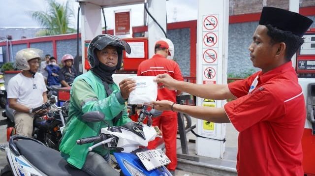 Pertamina Patra Niaga Regional Sulawesi Hadirkan Program Berbagi Takjil di 178 SPBU Selama Ramadan